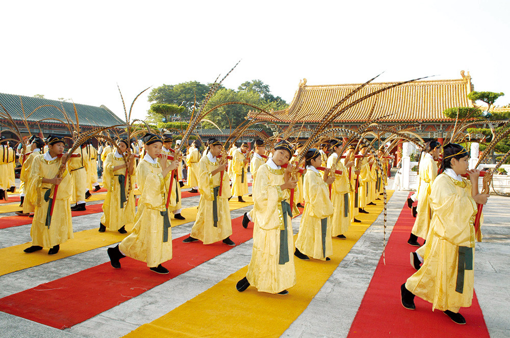 The Confucius memorial service we see today is adapted from the traditional ceremony. The Yi Dance could only be seen while conducting the Confucius ceremonial ritual. 