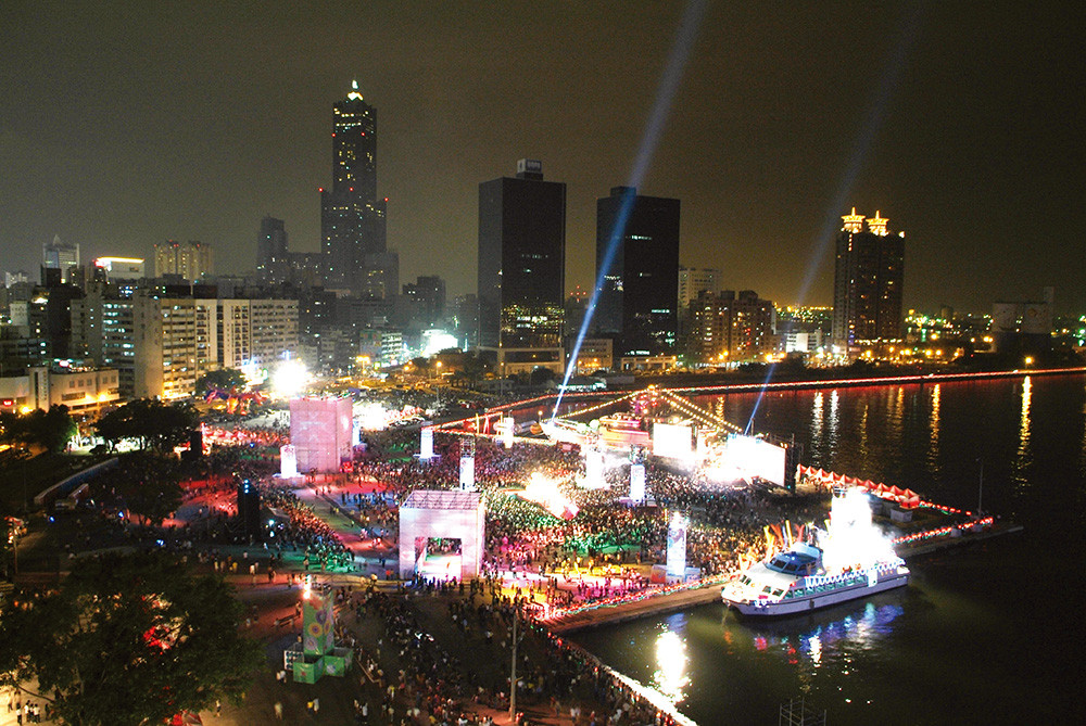 Taiwan National Day Festival- \"Electronic Music Party\" and the Mega Port Music Festival were held at Pier 12 and Pier 13.