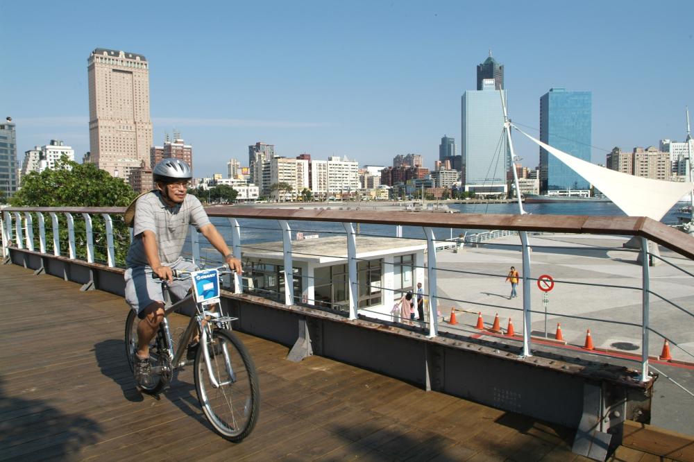 Take a Bike Ride along the Love River with A-Kuei