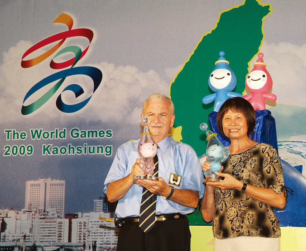 2009世運會的執行長紀政與IWGA主席朗佛契共同宣佈2009世運會吉祥物水精靈。