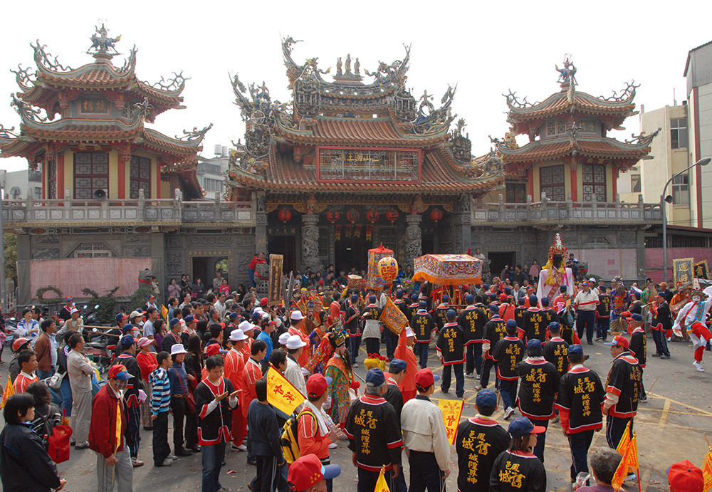 6,000 staff enthusiastically participated during the six-day tour of the City God. The tour exhibits diverse religion art and people\'s love toward the City God.
