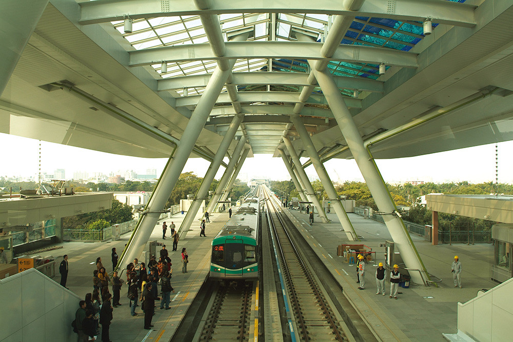 Kaohsiung City Government acts to curb emissions by increasing green land space and providing convenient transportation.