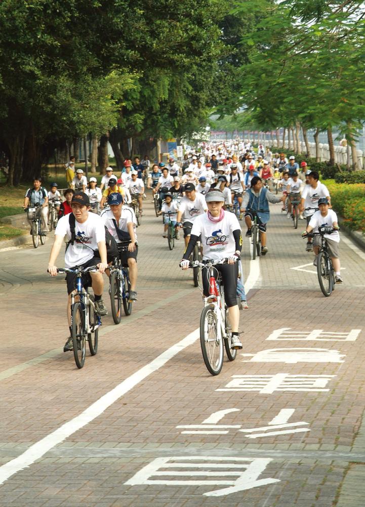 Bike Path Connecting Love River and Lotus Pond