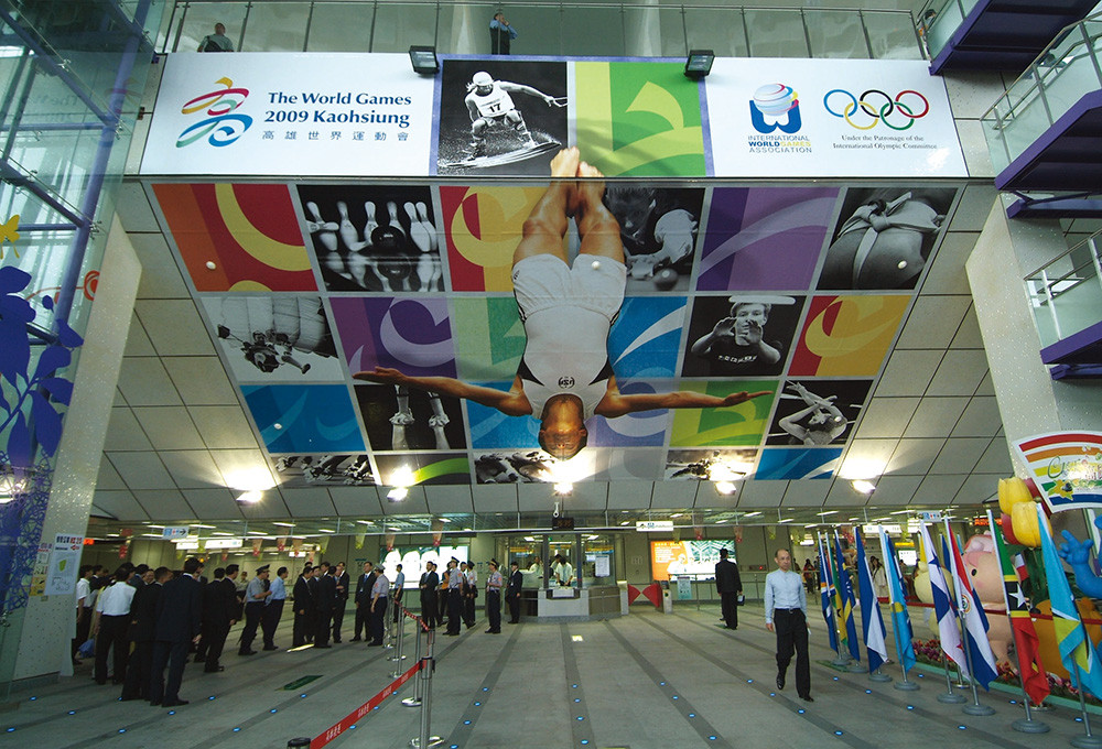World Games 2009 Kaohsiung promotion appears all around the city. For instance, Central Park Station,Kaohsiung MRT entrance displays World Games photographs which attract a lot of attention.