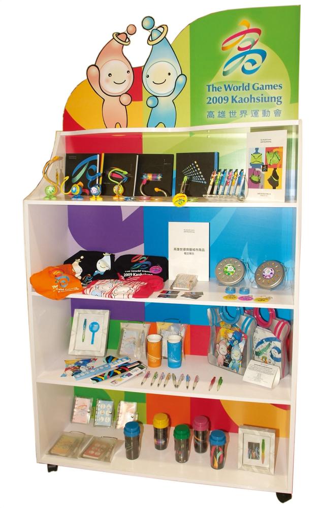 The first wave of merchandise, including 20 to 30 products, will be introduced in stores in September, available at the National Palace Museum Shop Store on the second floor of the Dream Mall, the Cultural Center, and the National Museum of Science and Technology.