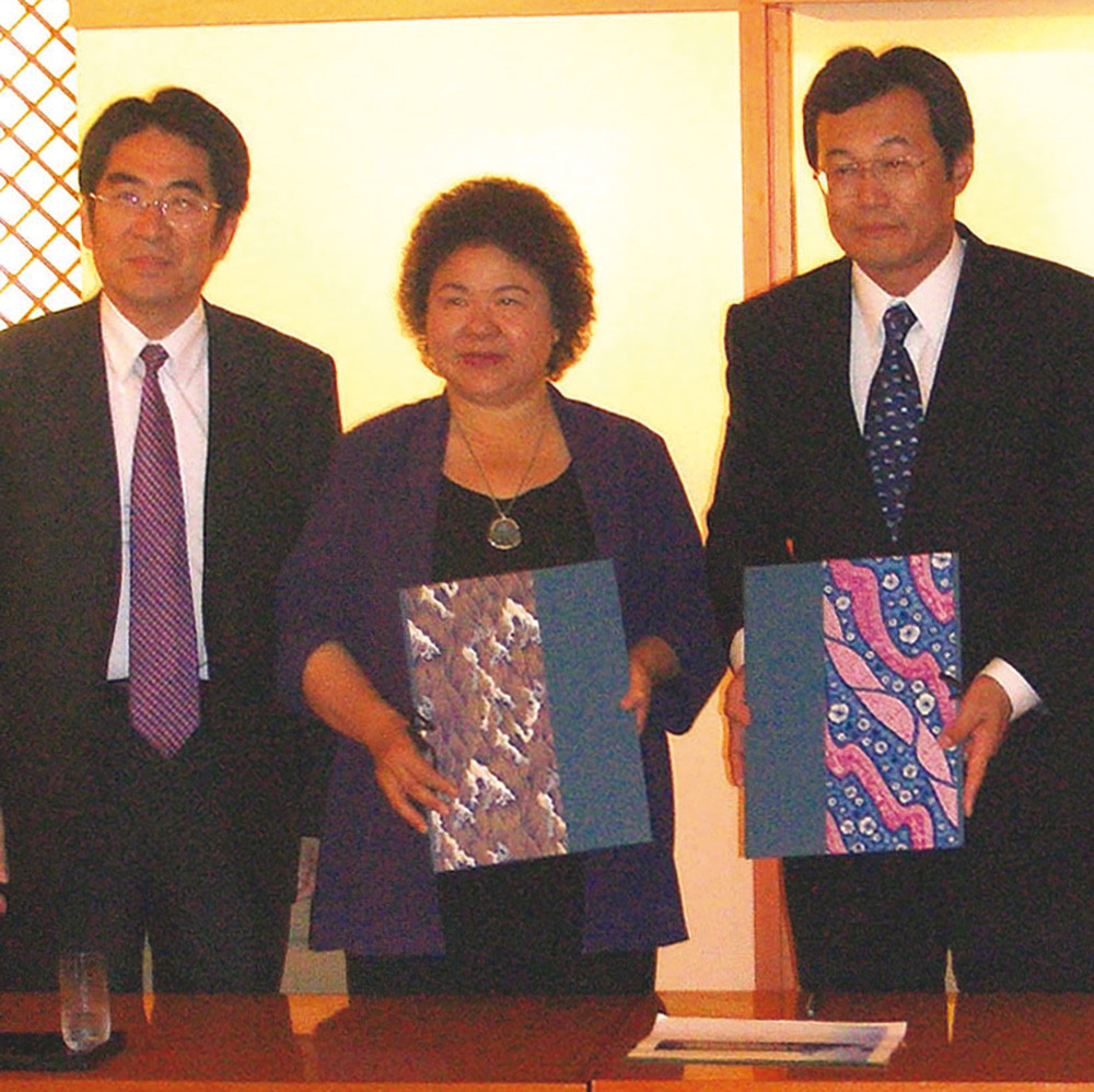 Mayor Chen and delegation visit Junten Professional Decoration Engineering Co. Ltd. The Corporation will soon be opening a plant in Kaohsiung.