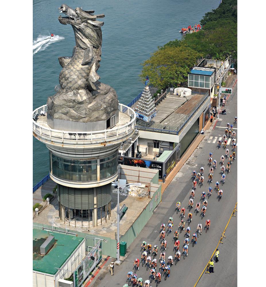 The cycling race provided Kaohsiung City with the opportunity for some international exposure via television broadcasting, showing the city\'s most famous landmark—Love River.