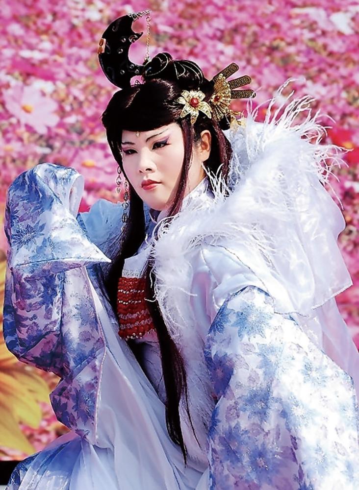 Shu-Ru dressed up in costume
