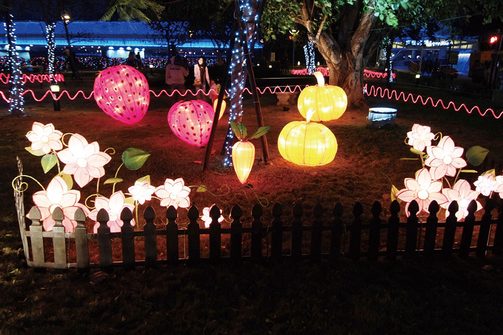 Happy Farm lanterns