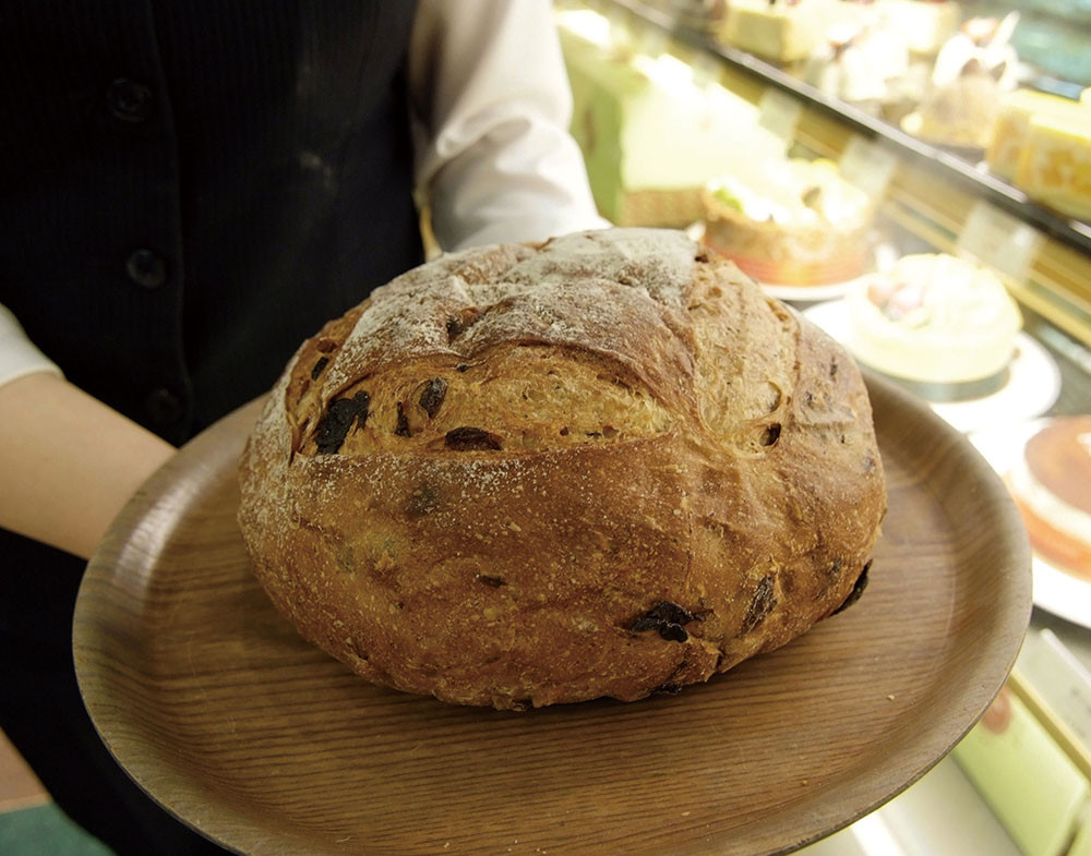 Award-winning Walnut Longan Bread