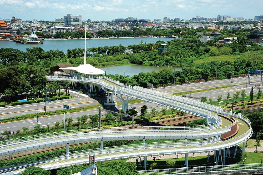 愛河連接蓮池潭自行車道