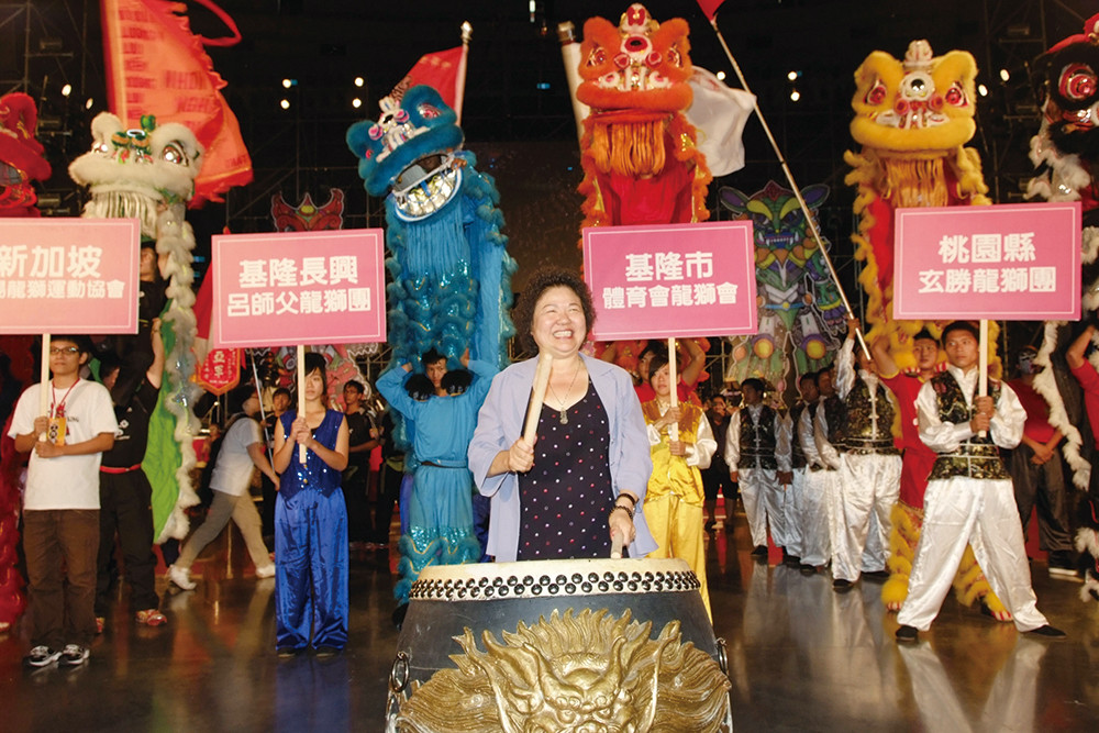 Mayor Chen Chu cheering on competitors  at the Lion Dance Championship 2010