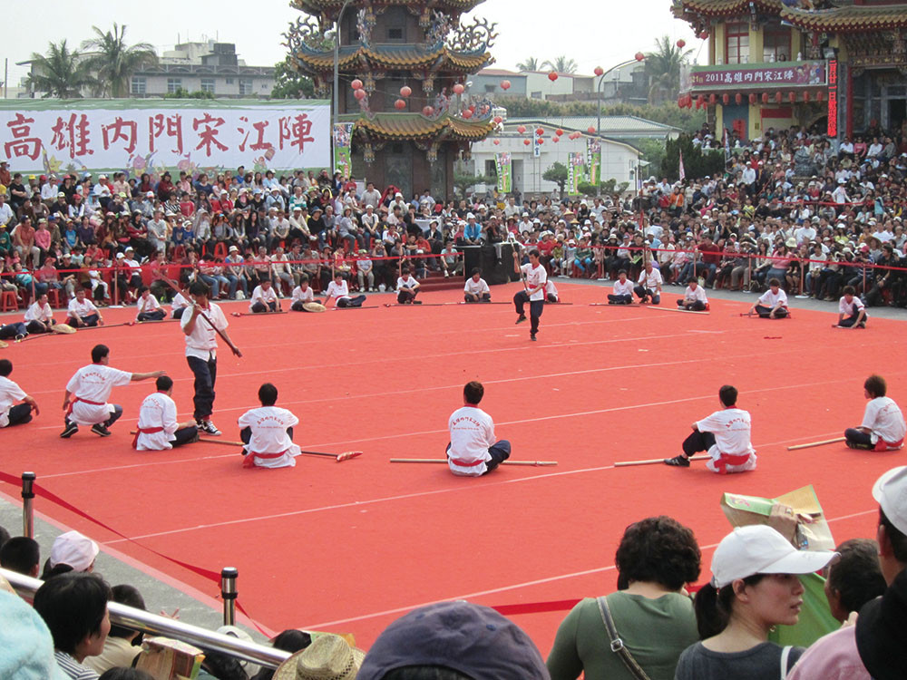 萬分精采的宋江陣吸引爆滿的人潮