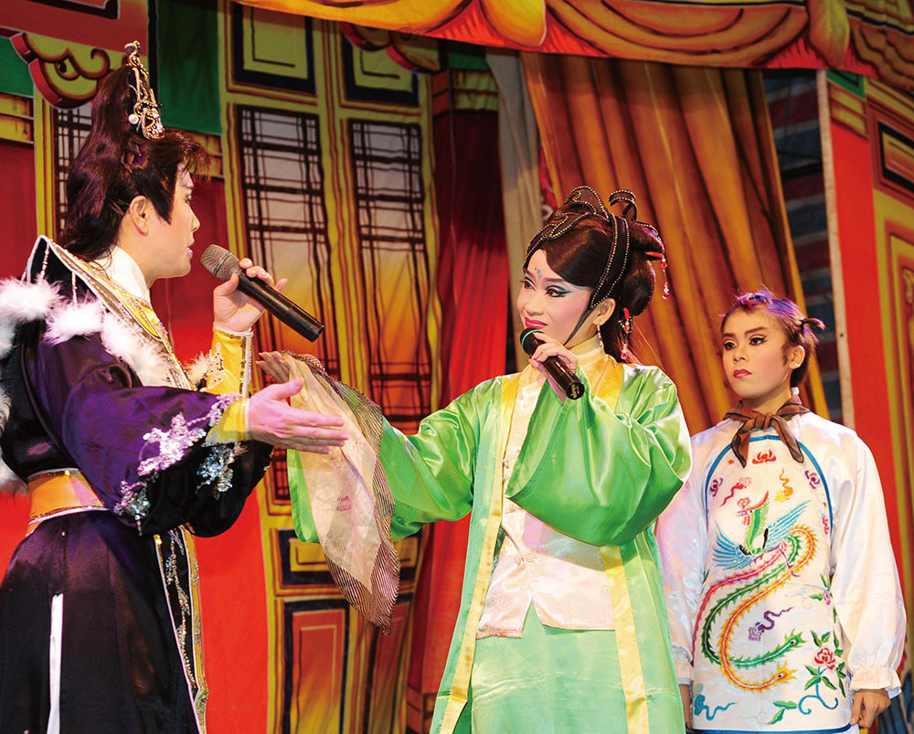美歌仔戲演出舞台戲