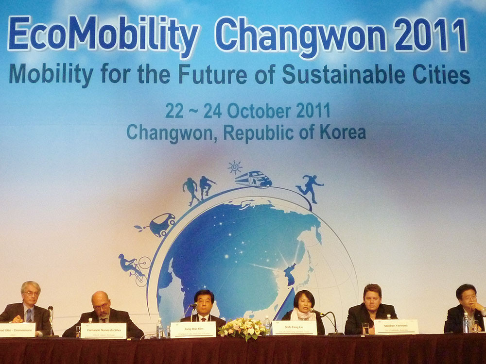 Deputy mayor of Kaohsiung, Liu Shih-fang(right three), attending Eco-Mobility Changwon 2011 congress.