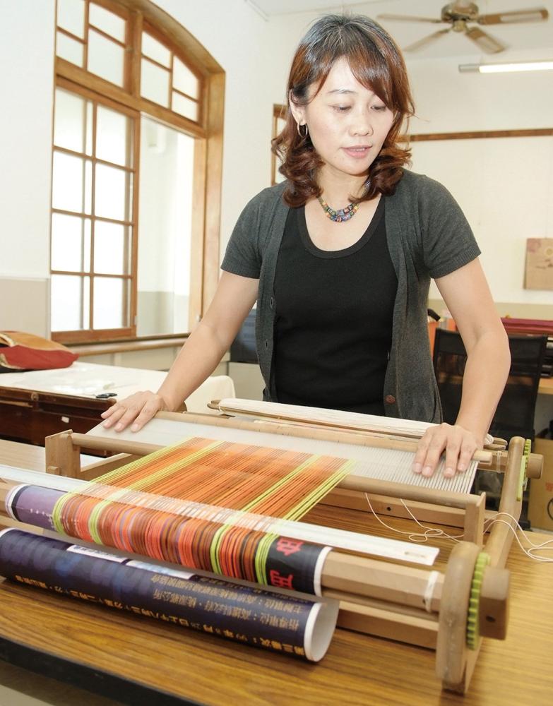 Chen Yueh Hsiang\'s Woven Fabrics