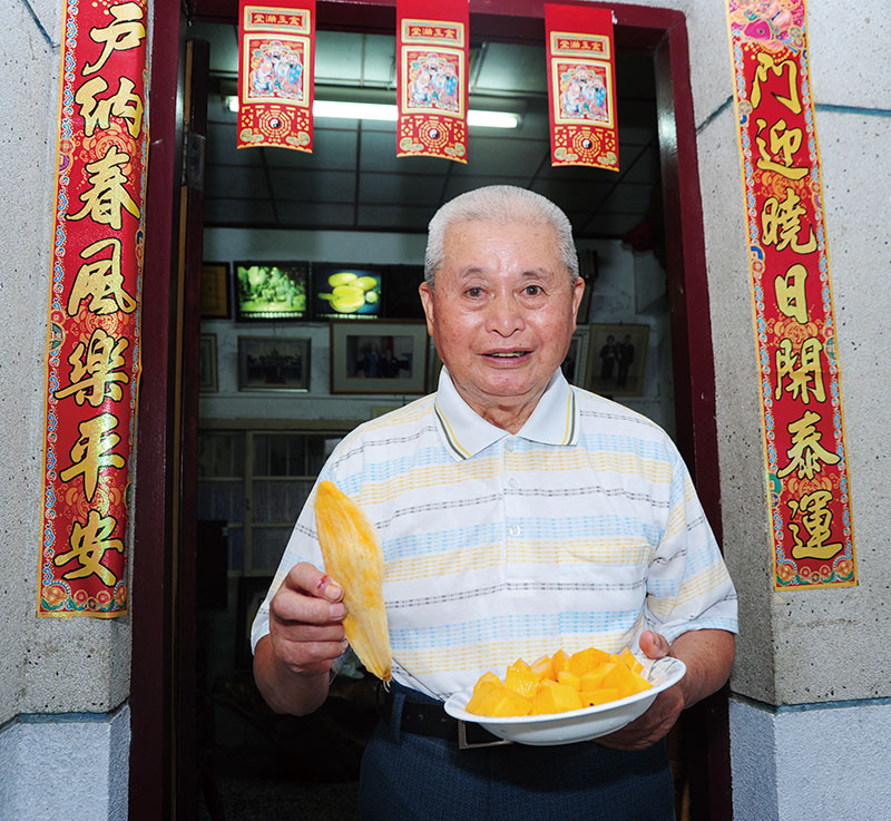 Father of the Jinhuang Mango: Huang Jin-huang