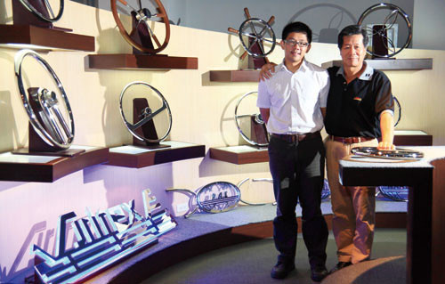 G. Manager Tseng Sin-jhe (right) and his son, Tseng Bing-jyun (left)