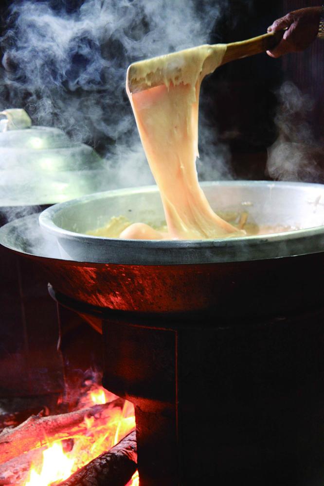 Stirring rice cake
