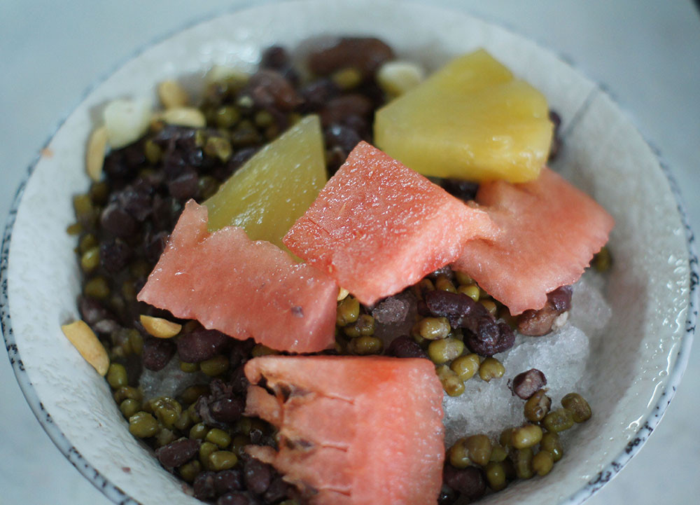 Shaved ice with beans