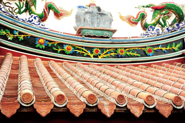 Cishan Tianhou Temple in Cishan using read roof-tile from San-he
