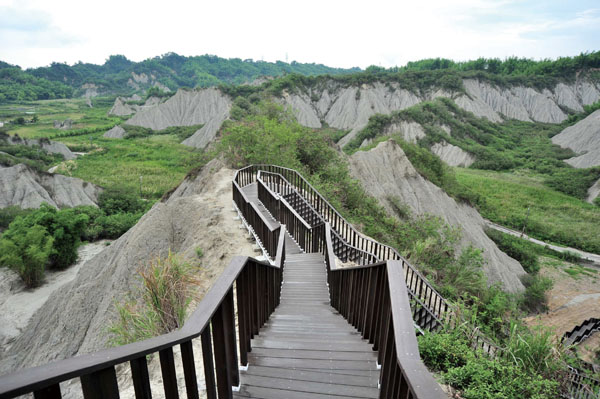 田寮月世界地景公園後山的五里坑步道