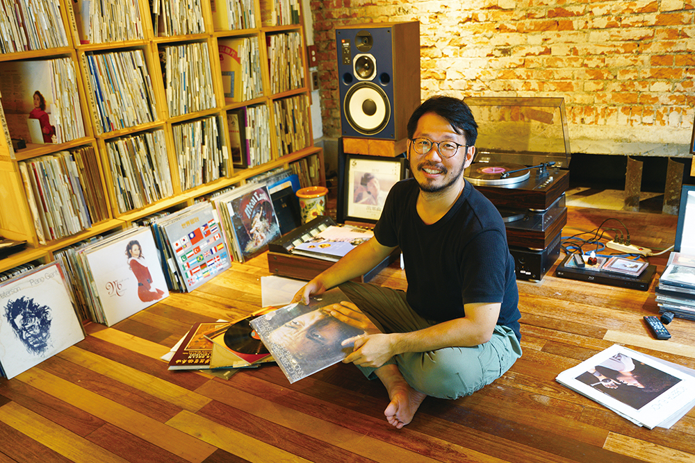 Weaving Dreams at Banana and Phonograph Records Sanhe Yuan Private Lodge