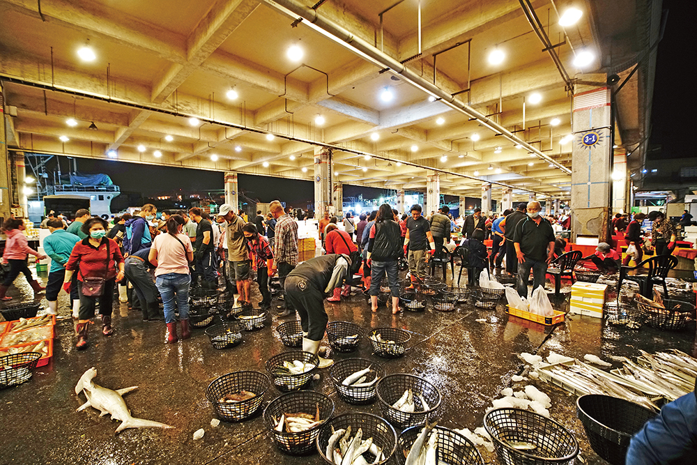 前鎮漁港 早朝限定の魚市場の風景