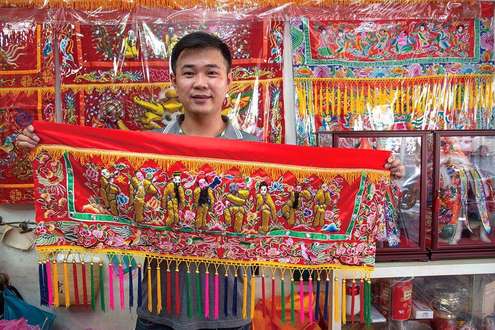 Longguo Embroidery Workshop