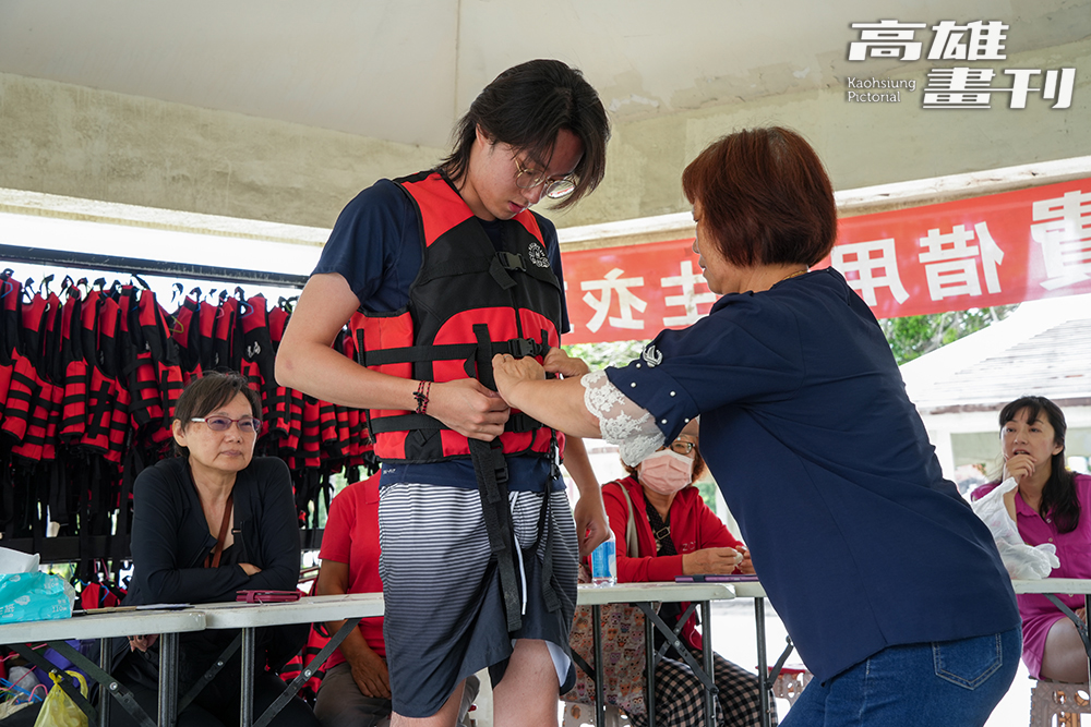 為了鼓勵民眾使用救生衣，常不輕協會簡化租借流程，憑證件登記即可借用，不需押金或租金。(攝影/Cindy Lee)