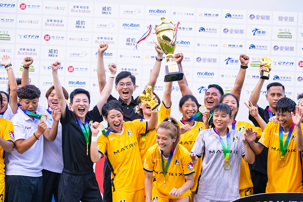 高雄先鋒女子足球隊勇奪2025全國總統盃足球錦標賽女子組冠軍。(圖片提供/高雄先鋒女子足球隊)