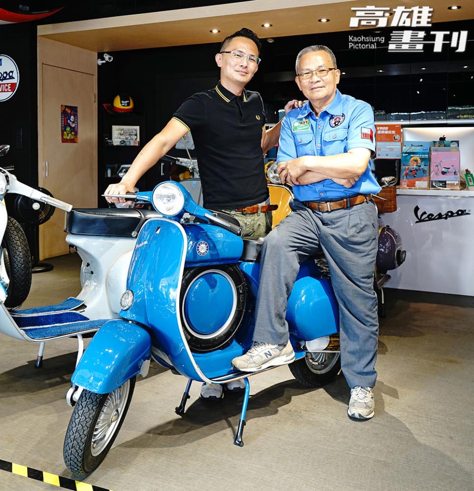 陳明德、陳鈺衡這對偉士牌機車行父子檔，在老車友之間傳為佳話。(攝影/曾信耀)