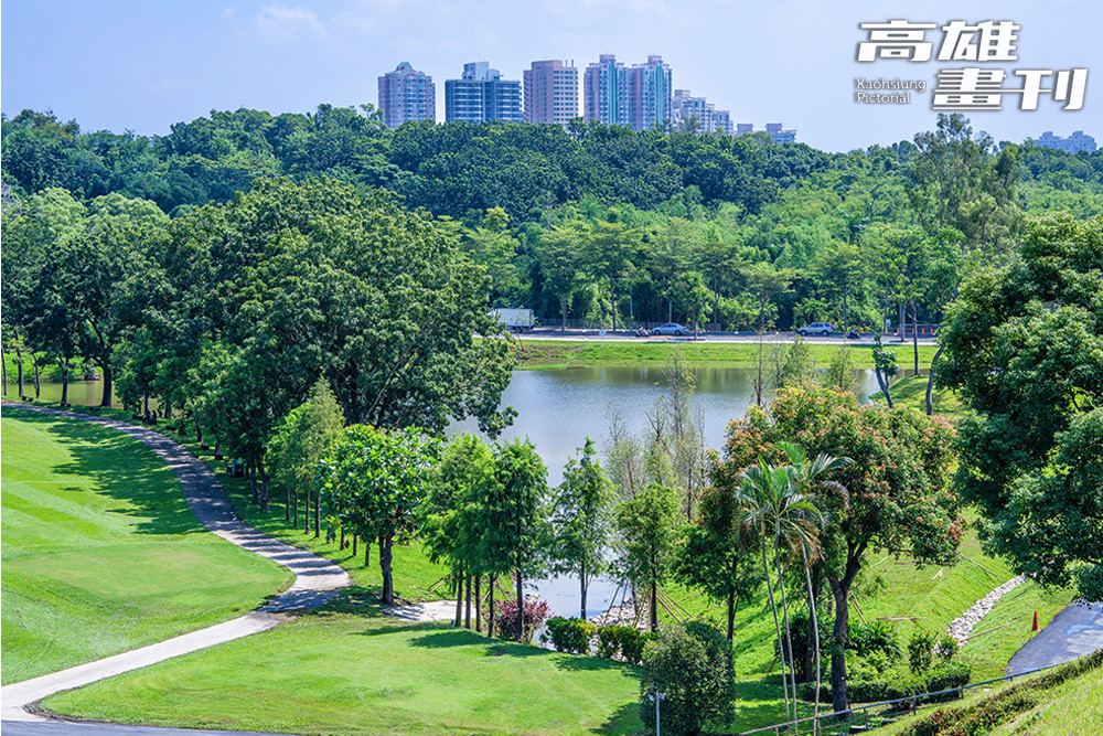 高雄果嶺自然公園連接鄰近的澄清湖、雙湖森林公園與金獅湖，成為城市中重要的生態廊道。(攝影/黃敬文)