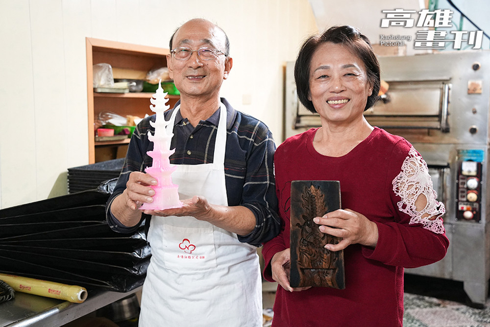 田雲程(左)是客庄九鄉唯一保留糖塔技藝的師傅。(攝影/Cindy Lee)