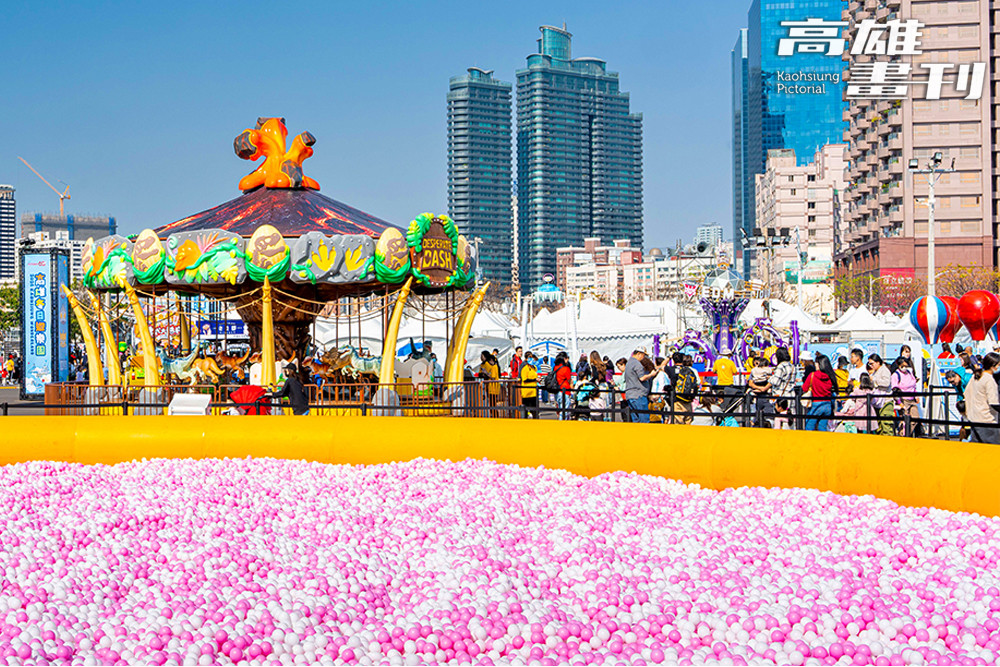 來到充滿歡笑的碼頭樂園，有各種遊樂設施可以體驗。（上：攝影/曾信耀、下：攝影/黃敬文）