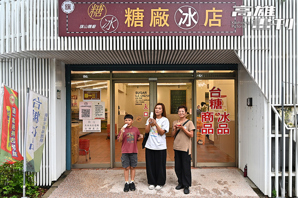 孩子最期待來到旗山糖廠冰店吃冰，這裡有長輩最熟悉的古早味酵母冰、香蕉冰。（攝影/Carter）