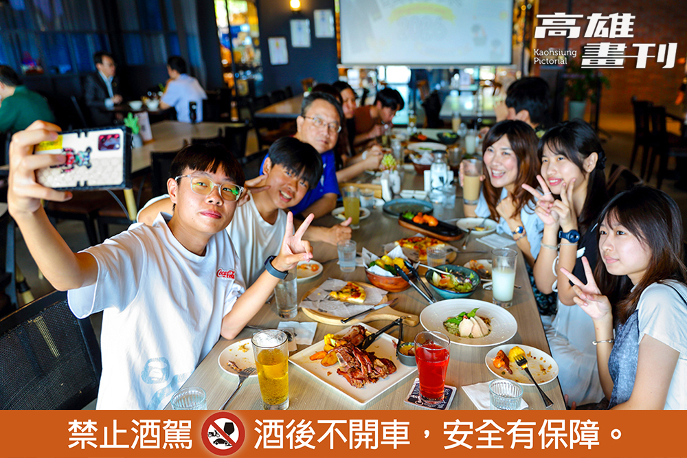 大家一起歡呼，2026畢業快樂！（攝影/Carter）