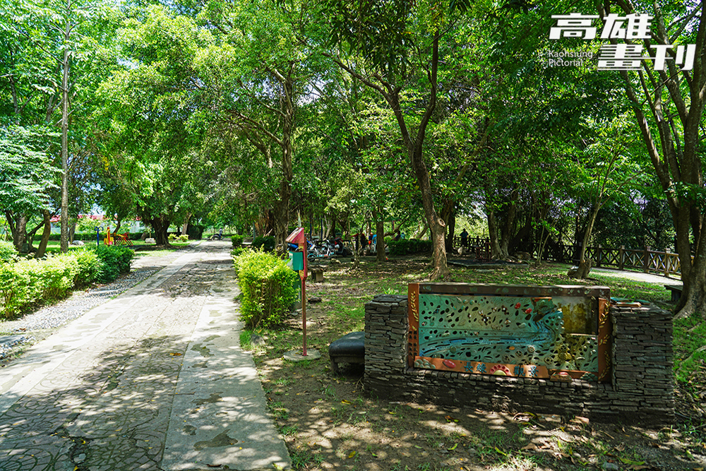 二仁溪親水公園小巧雅致，是適合吹風放空的靜謐角落。(攝影/曾信耀)