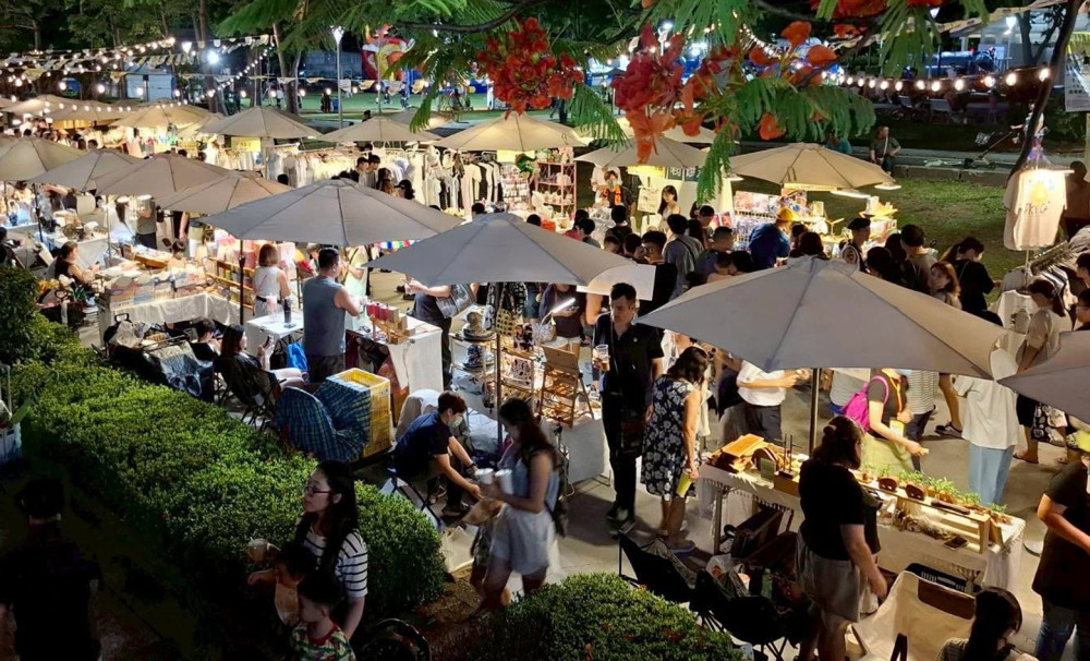 河東路與河西路的專屬市集，邊逛邊吃，享受悠閒夏日時光。(圖為2025年資料照片，圖片提供/高雄市政府運動發展局)