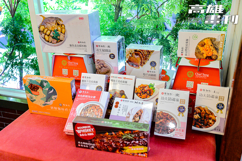 鄧師傅與超商通路合作發展冷凍、冷藏食品，並開拓電商市場，外銷至海外。（攝影/Carter）