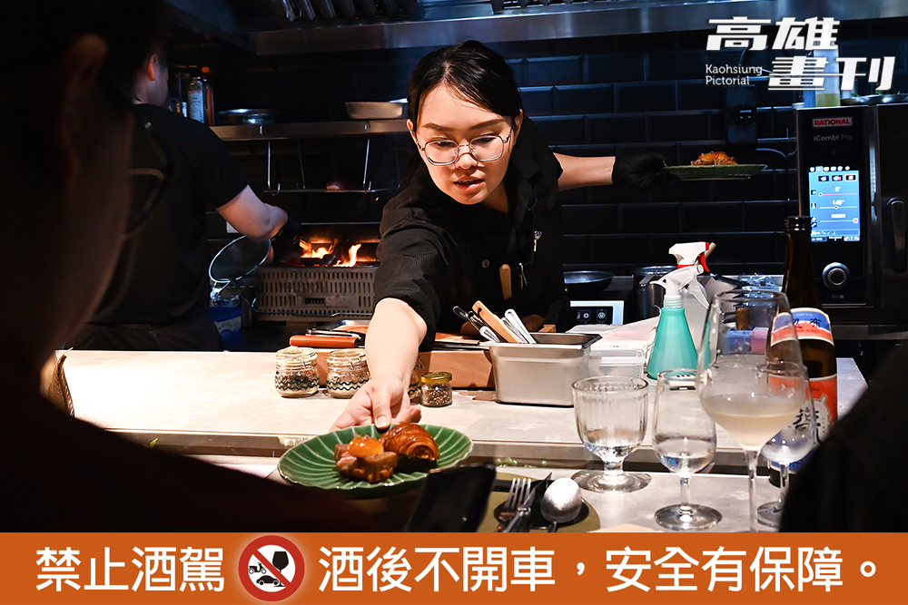 主廚的精湛手藝搭配說菜，營造出訂製的專屬用餐體驗。（攝影/Carter）