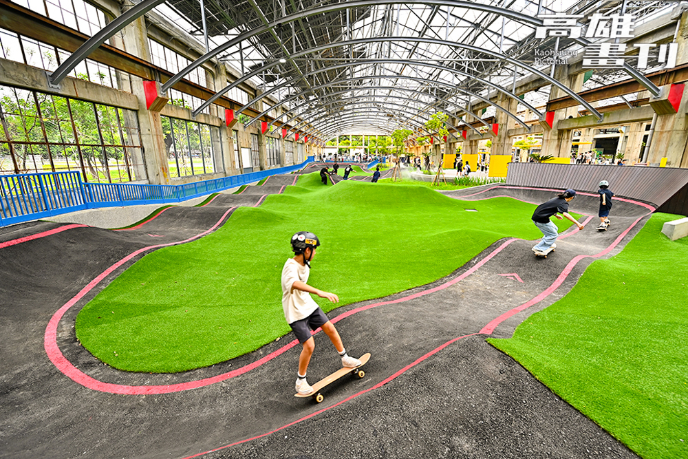 輪動坡道場結合地形坡度與連續過彎挑戰，培養孩子的平衡感與冒險勇氣，是青少年與大童展現騎乘技巧的最佳舞臺！(攝影/Carter)