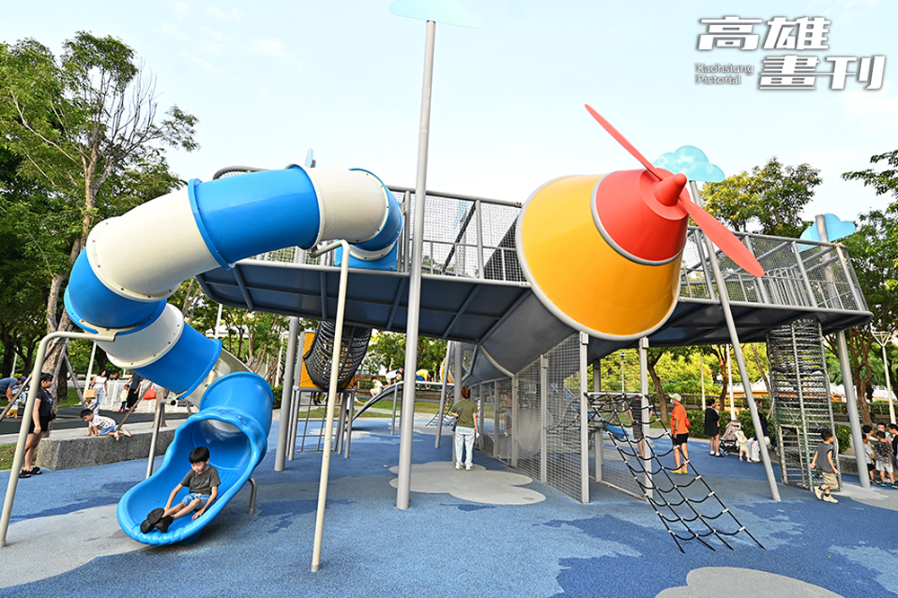 右昌森林公園2023年底升級的「飛機特色遊戲場」，是近年南臺灣最夯的親子放電熱門地點。（攝影/Carter）
