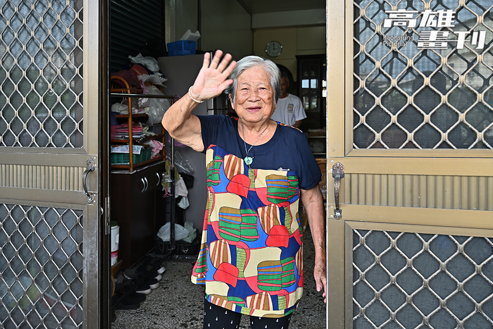 大港阿媽一跳成名，連家門前修路的工人看見她，都會大喊：「妳就是大港阿媽！」（攝影/Carter）