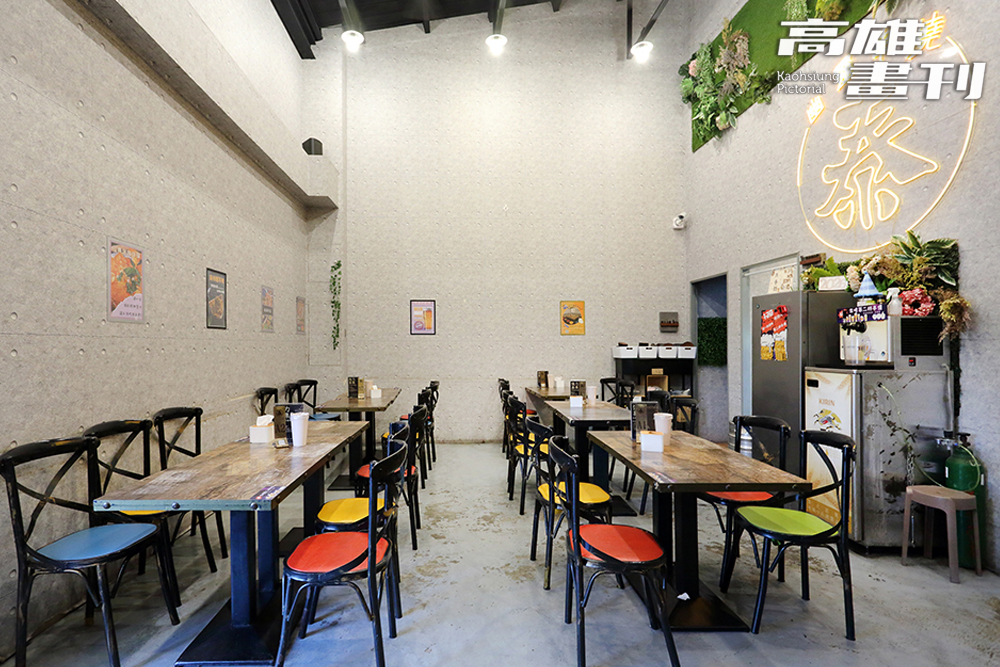 座落於鳥松本館路上的泰式幽靈串燒，有不少家庭、年輕族群和上班族相約晚上來聚餐。（攝影/Carter）