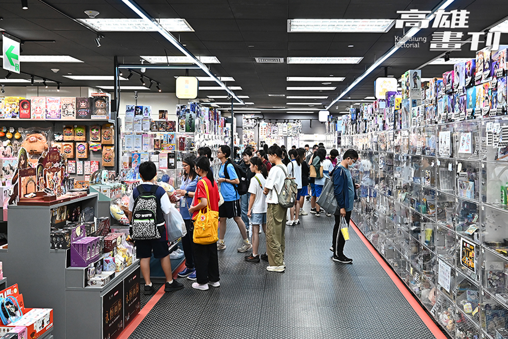 高雄駅一番街匯集許多動漫相關店家，成為ACG愛好者相互交流的新據點。（攝影/Carter）