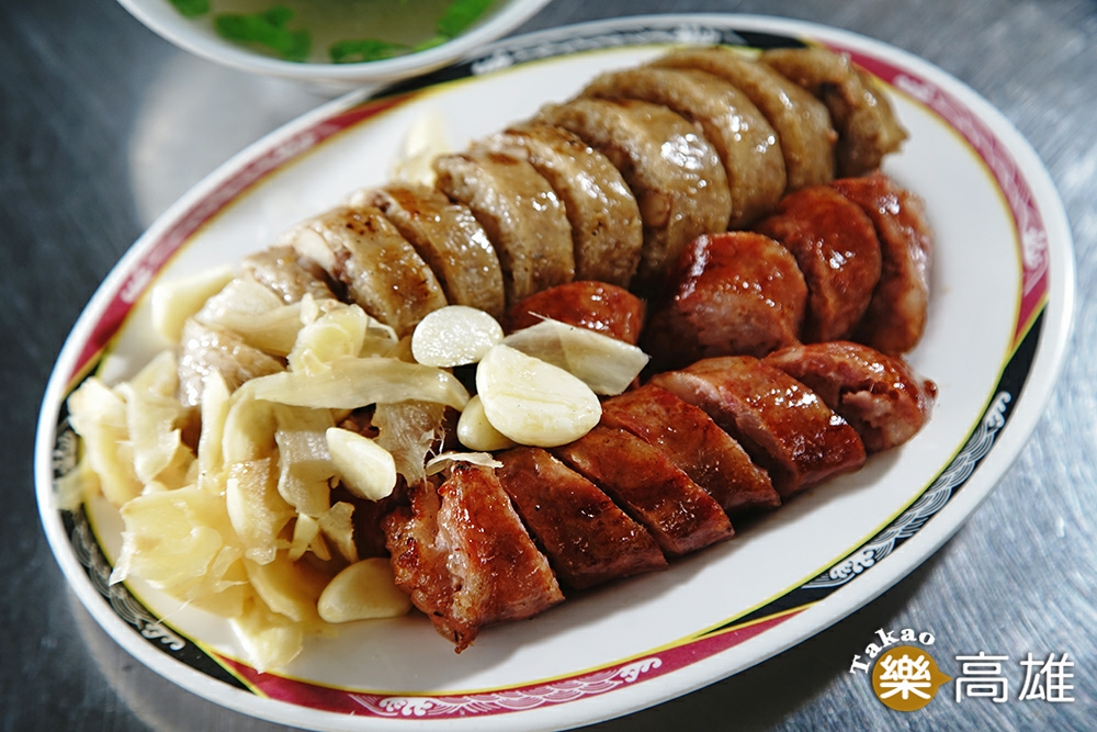 章記黑豬肉香腸在六龜頗有人氣。（攝影/曾信耀）