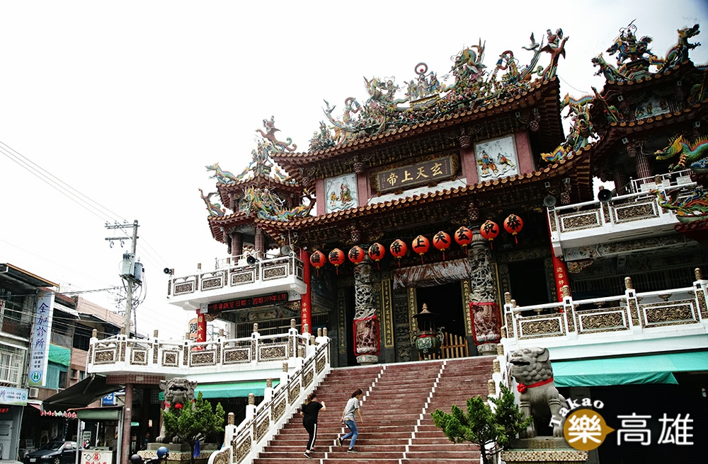 創建於清嘉慶年間的威靈寺，歷史悠久，香火鼎盛。（攝影/曾信耀）