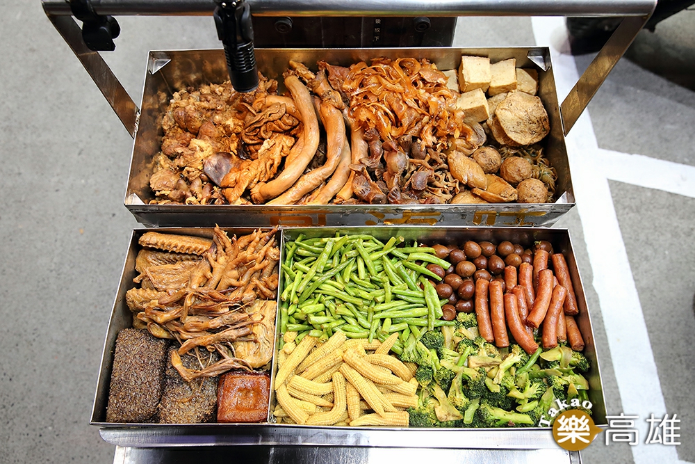 滷汁使用數十種中藥材，傳承自中國捆蹄料理法，香氣迷人。（攝影/Carter）