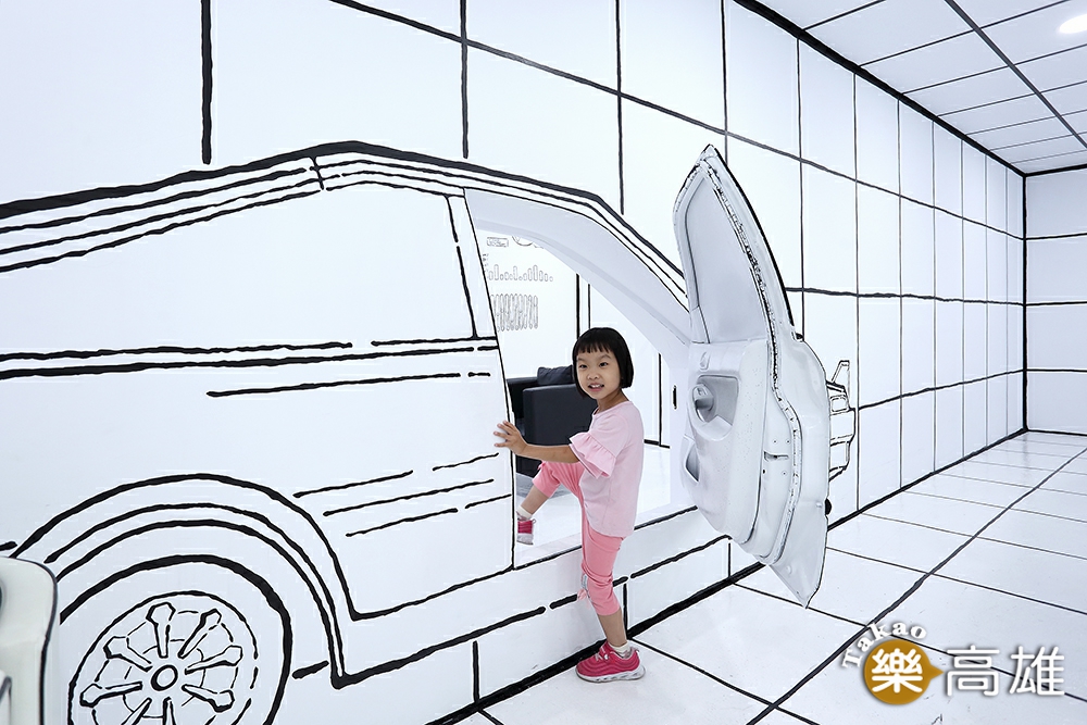 2D Café的風格以賽車為主題，店內共有三大空間，一層層的感覺像拆禮物。（攝影/Carter）